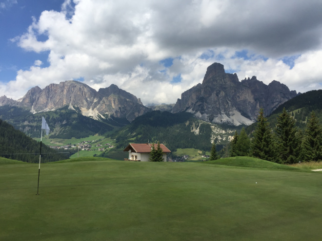 40 km vom GC Pustertal liegt der Golfclub Alta Badia