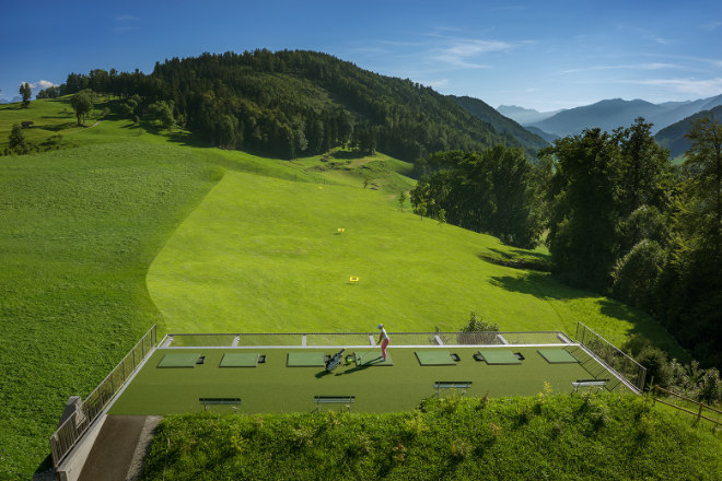 Die Driving Range hoch oben auf dem Bürgenstock