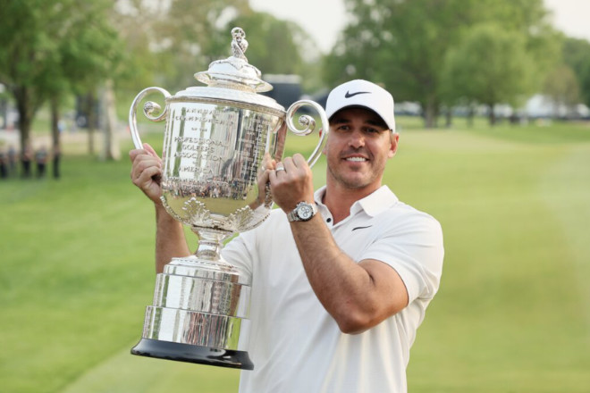 Nach langer Verletzung holte sich Koepka den dritten seiner Wanamaker Pokale. Erst 2021 unterschrieb er bei Srixon. Fotorcredit: Photo by Andy Lyons/Getty Images