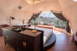 Luxus-Camping und Golf spielen am Gardasee