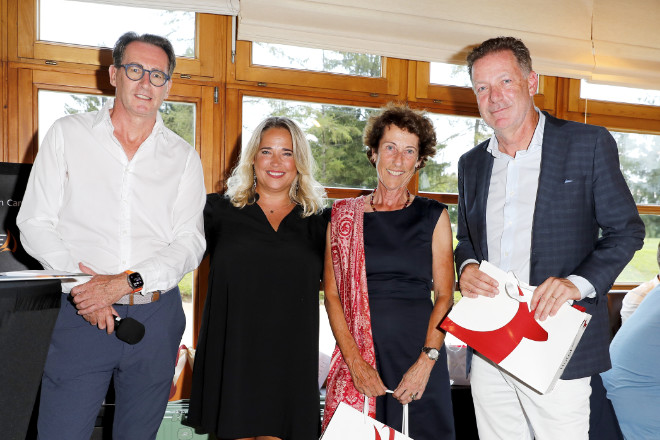 Julia Nolte mit Gewinnern beim CEO GOLF CUP