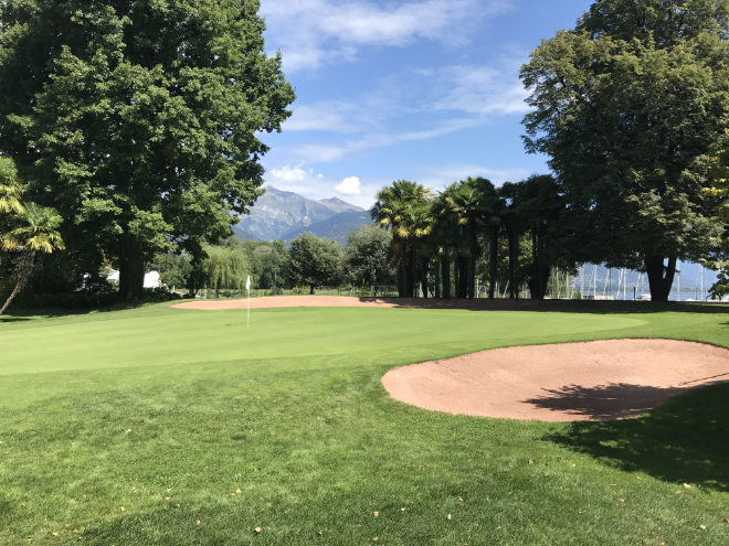 Herbstgolfen in Tessin, Schweiz Der Golf Club Ascona Patriziale liegt direkt am Lago Maggiore