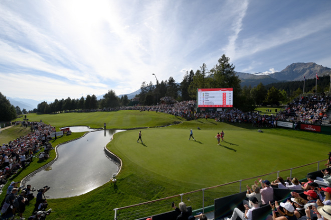 Der Schwede Ludvig Aberg an Loch 18 vom Omega European Masters im Crans-sur-Sierre Golf Club in Crans Montana. Fotocredit by Stuart Franklin/Getty Images für OEM