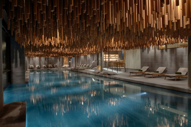 Poolbereich im neuen Six Senses in Crans Montana