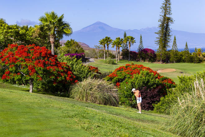 Auf jedem Fairway genießt man Meerblicke. Hier Fairway No. 13 von La Tecina auf La Gomerra