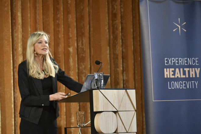 Nina Ruge moderierte die 1. Turn Around Aging Konferenz im Künstlerhaus München am 08.03.2024. Foto: BrauerPhotos / G. Nitschke