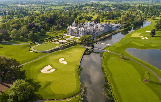 Auf einem 340 Hektar großen historischen Anwesen in der Grafschaft Limerick gelegen, bietet Adare Manor einen hauseigenen Championship-Platz, welcher Austragungsort des Ryder Cup 2027 ist. Fotocredit: The Leading Hotels of the World 