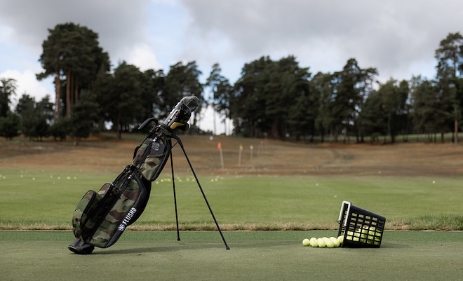 Was als Idee zwischen Freunden begann, entwickelte sich schnell zu einer Marke mit klarer Haltung: Golf soll moderner, stylischer und smarter werden – ohne die klassische DNA des Sports zu verlieren.