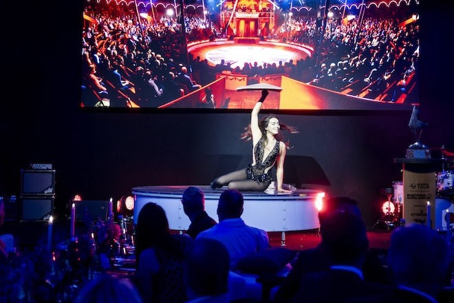 Artistisches Highlight der Austrian Alpine Open Night: Lili Paul-Roncalli begeisterte die Gäste im VIP Club „Home of Alpine Golf“ am Golfplatz Kitzbühel-Schwarzsee-Reith.