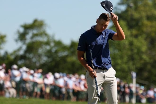 Matti Schmid auf der 18. Bahn in Aronimink: Nach seiner starken dritten Runde geht der Regensburger als bester Deutscher und nur zwei Schläge hinter der Spitze in den Finalsonntag der PGA Championship. Photo by Scott Taetsch/PGA of America