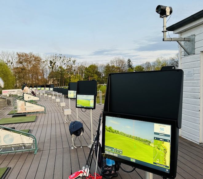 Golftraining im Next-Level-Modus: Die Driving Range setzt auf Technik, Präzision und echtes Platzgefühl.