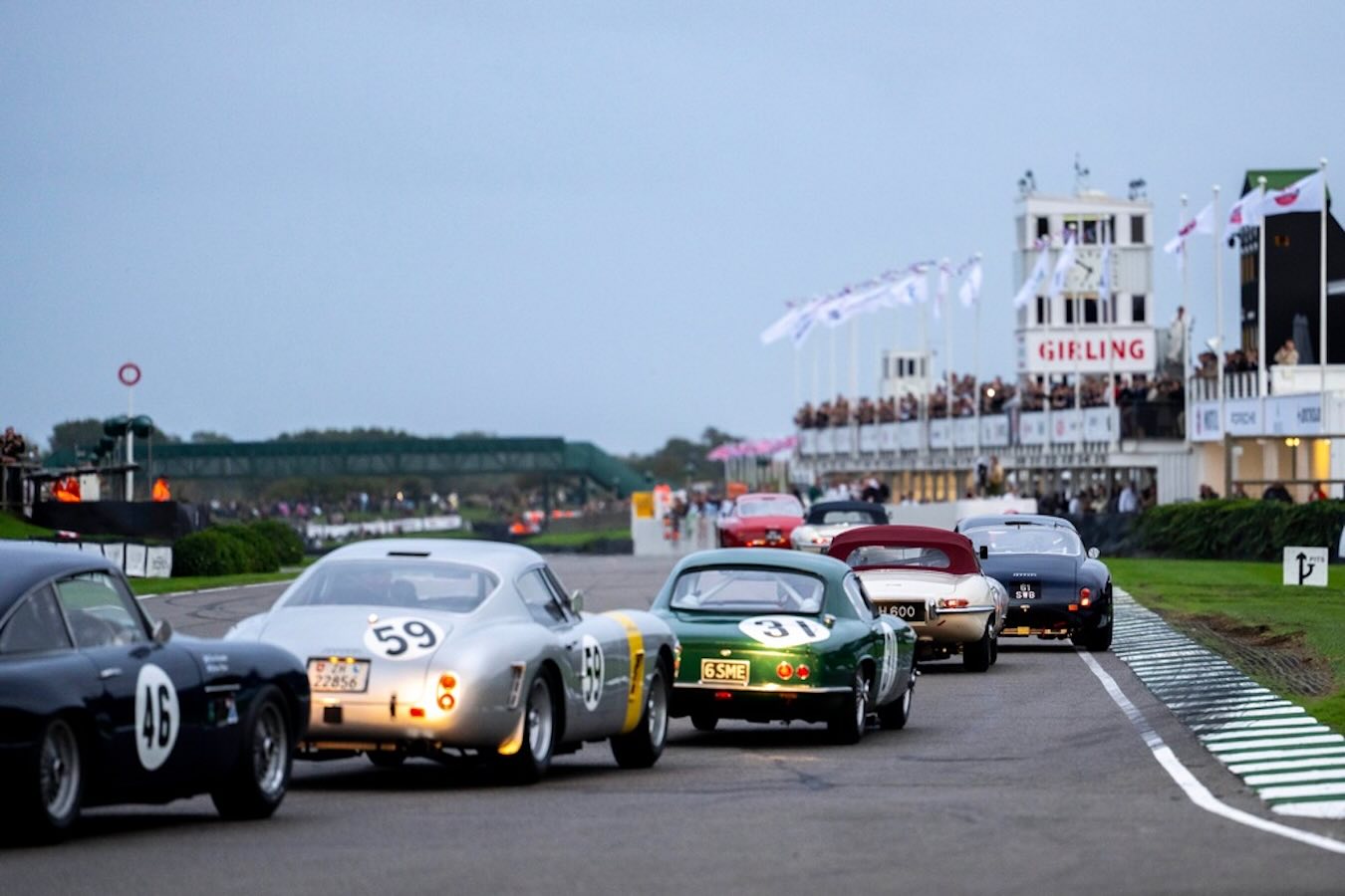 Historische Rennwagen auf dem Goodwood Motor Circuit beim Goodwood Revival 2026